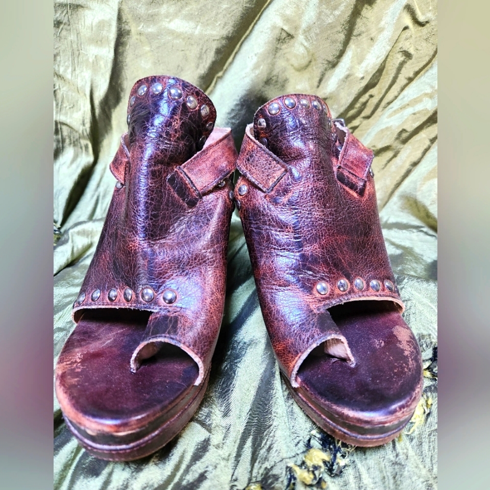 BedStu Joanne Nectar Lux Leather Wedges size 7